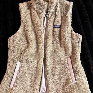 Patagonia Sherpa Fleece Vest in Beige